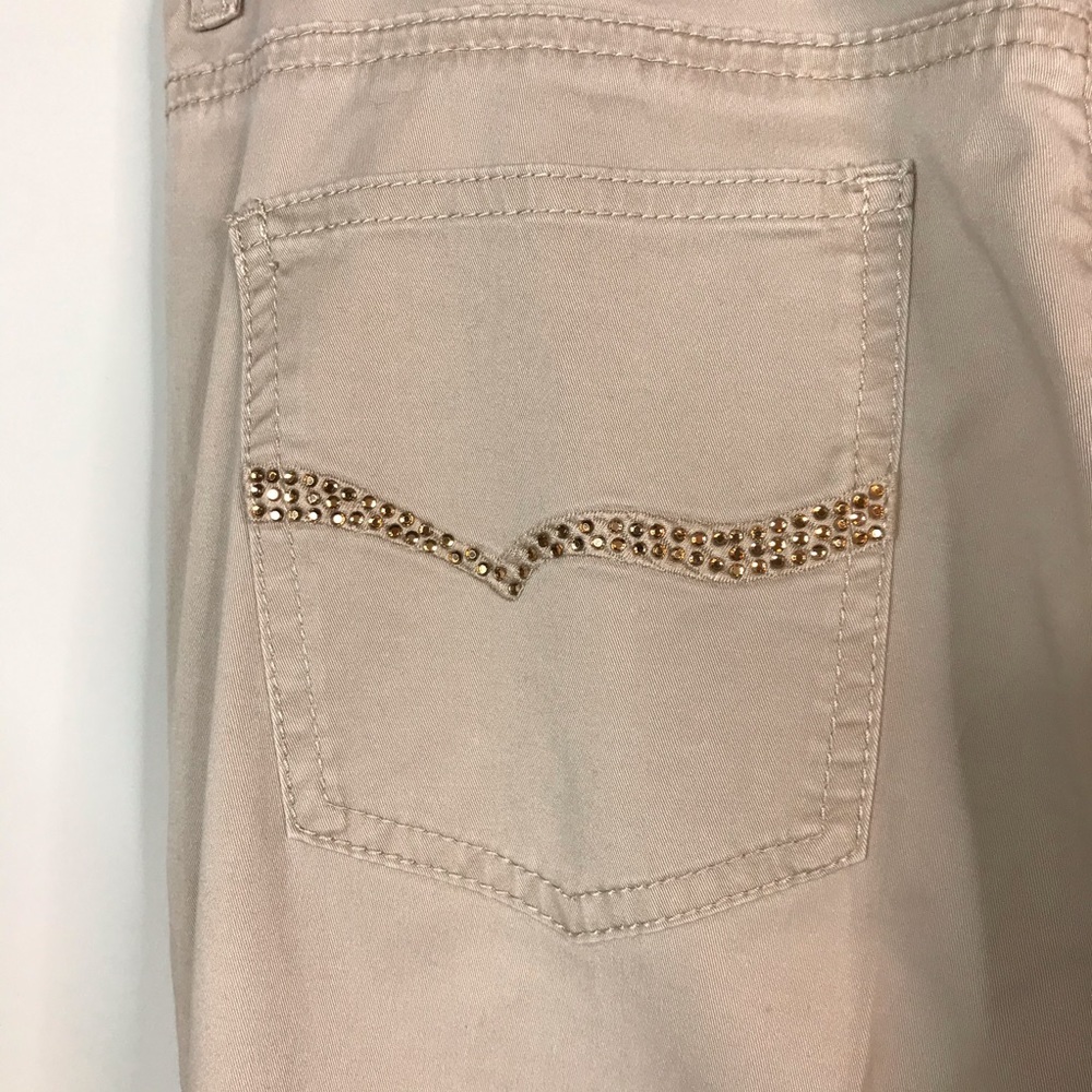 Chico’s embellished tan Val MS jeans size 1 short - Picture 3 of 7
